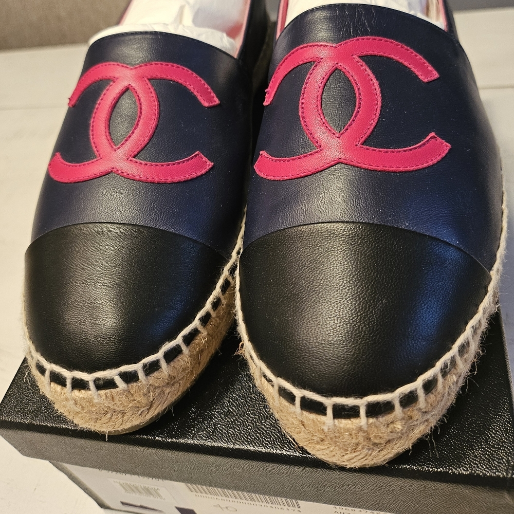 ❌️SOLD❌️CHANEL Navy Pink Lambskin CC Logo Espadrilles Size 40 EUC - Picture 6 of 15